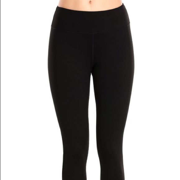 Capri Black Yoga Legging - Picture 3 of 6